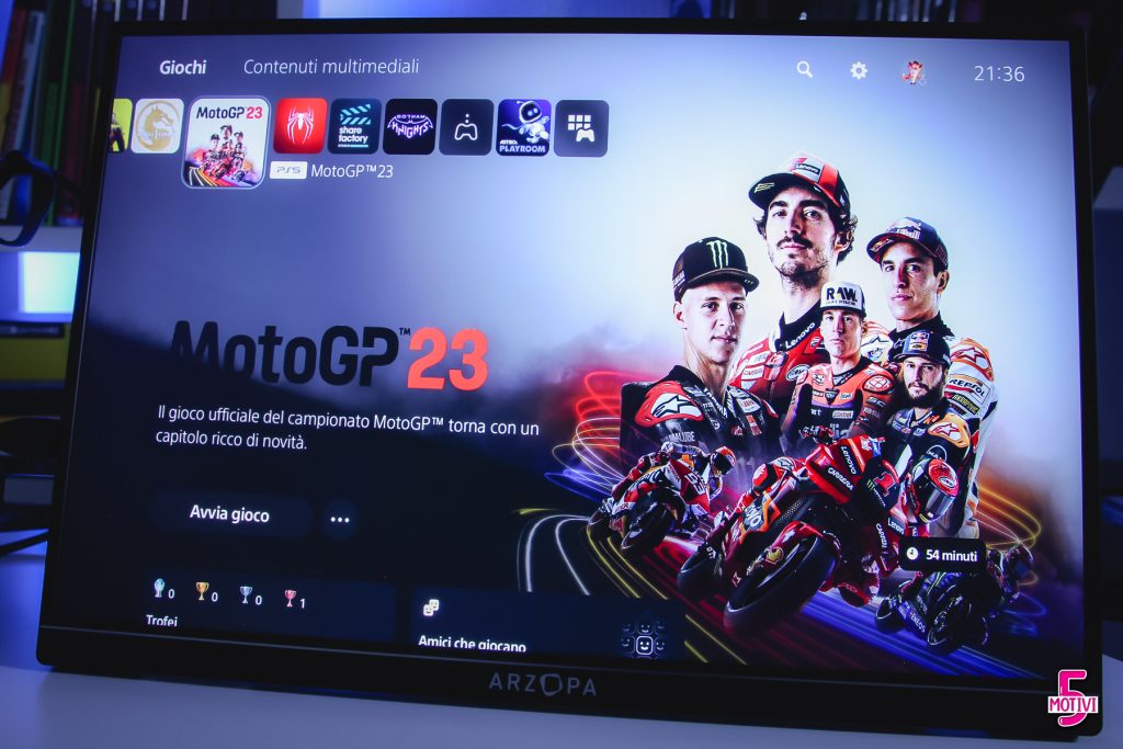 monitor portatile Arzopa per giocare su console e guidare la Ducati Motogp di Pecco Bagnaia