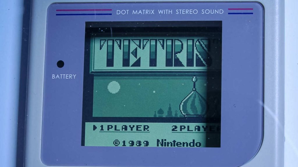 Nintendo Game Boy, il quadro da collezione con i componenti a vista di Grid Studios