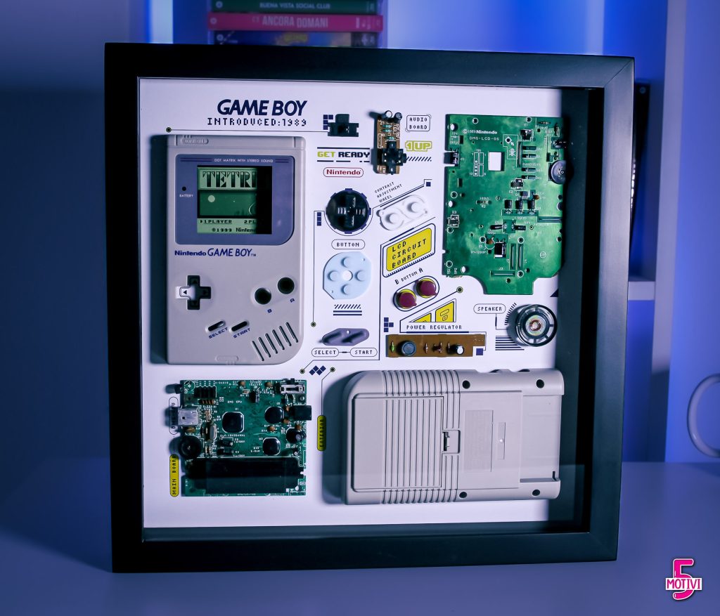 Nintendo Game Boy, il quadro da collezione con i componenti a vista di Grid Studios