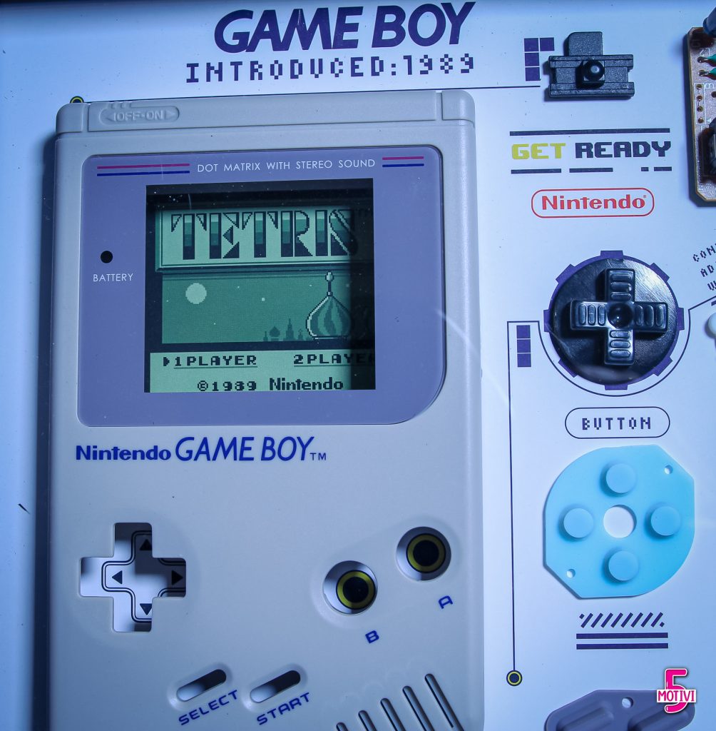 Nintendo Game Boy, il quadro da collezione con i componenti a vista di Grid Studios