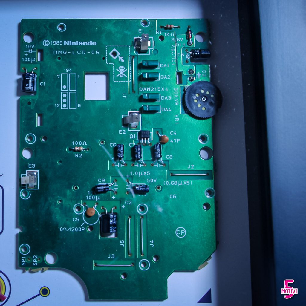 Nintendo Game Boy, il quadro da collezione con i componenti a vista di Grid Studios
