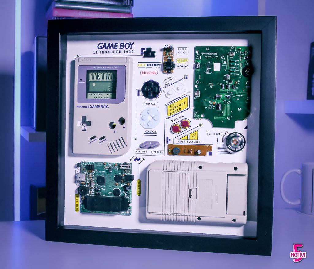 Nintendo Game Boy, il quadro da collezione con i componenti a vista di Grid Studios