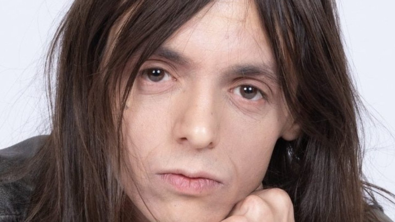 Lucio Corsi vince il Festival di Sanremo in Vita da Carlo