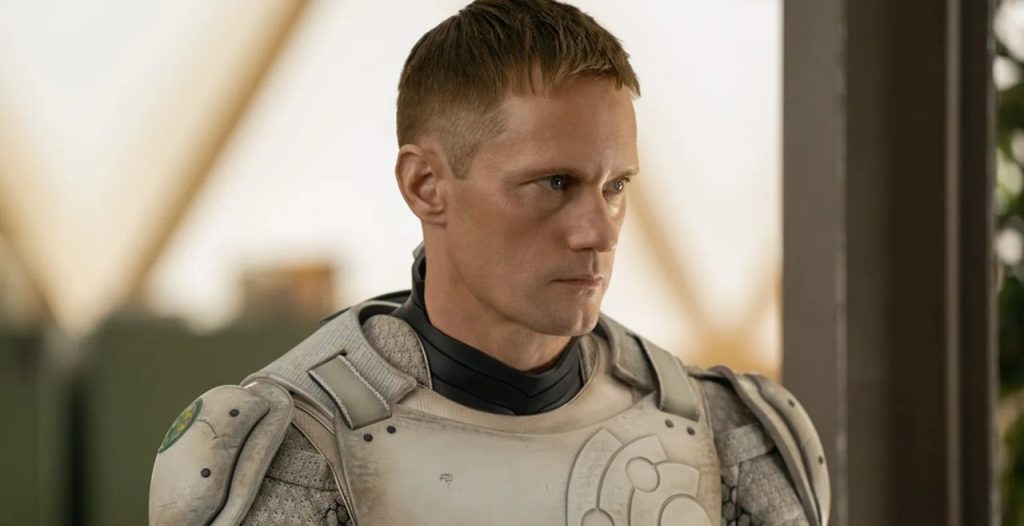Alexander Skarsgard è Murderbot nelle prime immagini della serie