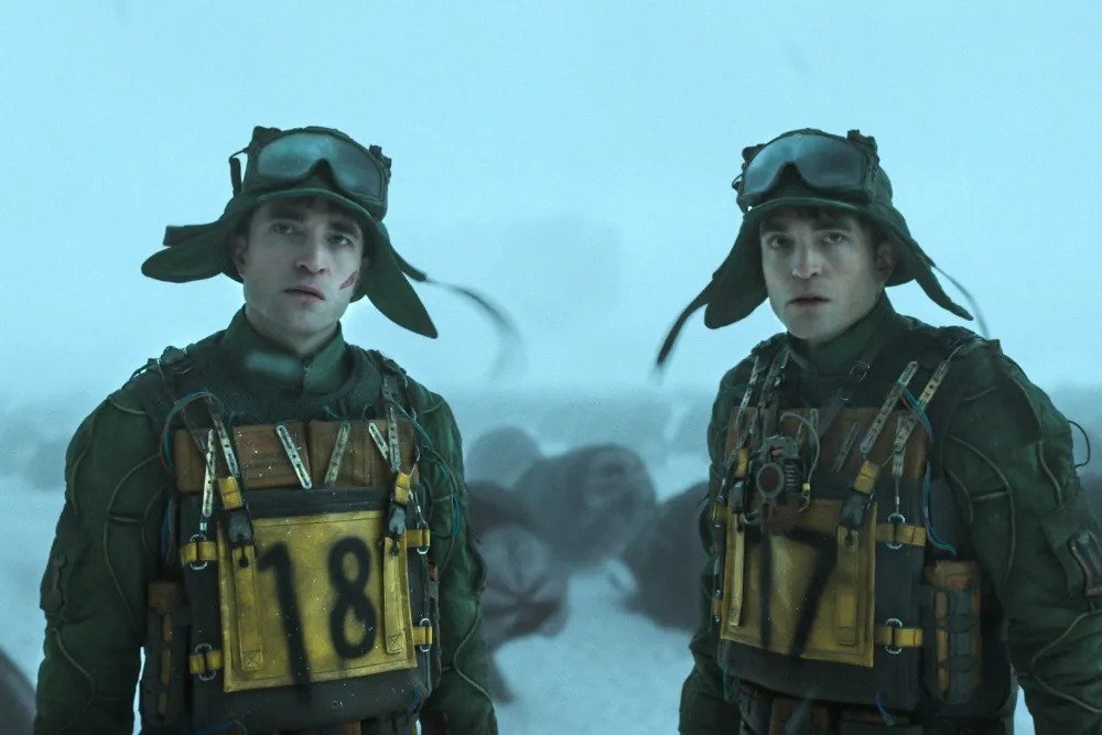 Mickey 17: la recensione del film con Robert Pattinson