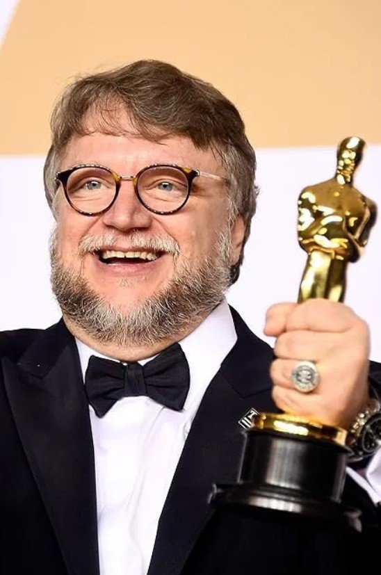Frankenstein di Guillermo del Toro, una nuova foto del look di Oscar Isaac
Guillermo del Toro