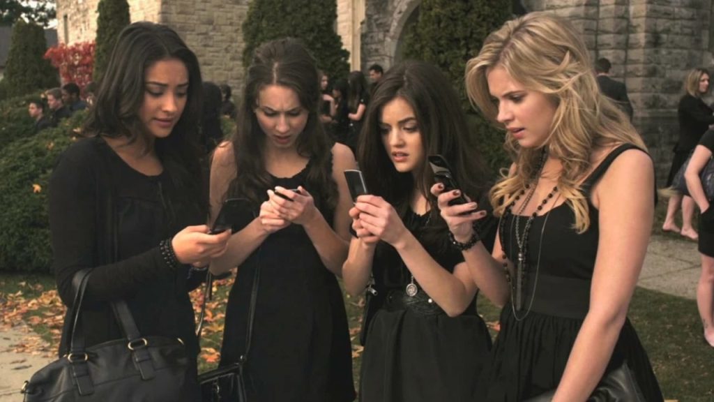 Poster serie TV Pretty Little Liars, chi è A