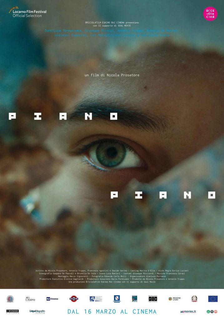 stasera in tv film prima serata oggi 10 giugno 2025 poster film Piano Piano