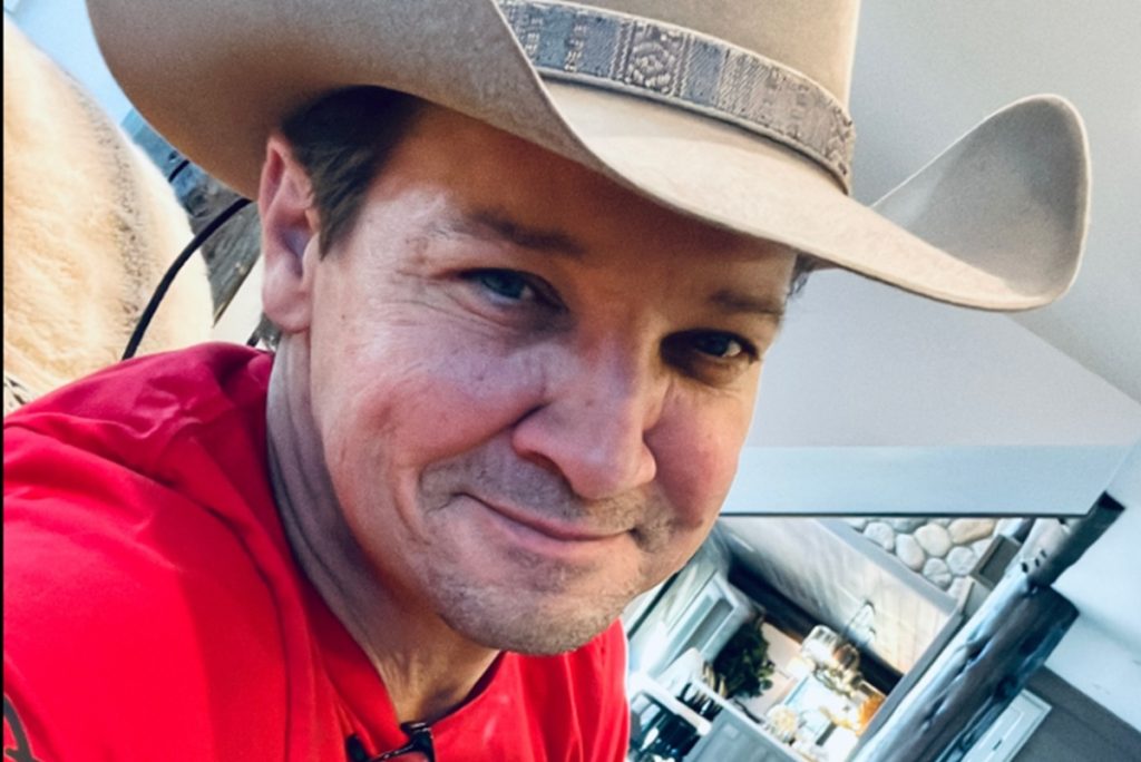 Jeremy Renner replica alle accuse di molestie della regista Yi Zhou